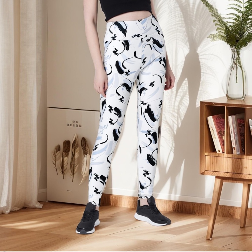 NWT No Label Size M Black and White Paint Striped Leggings